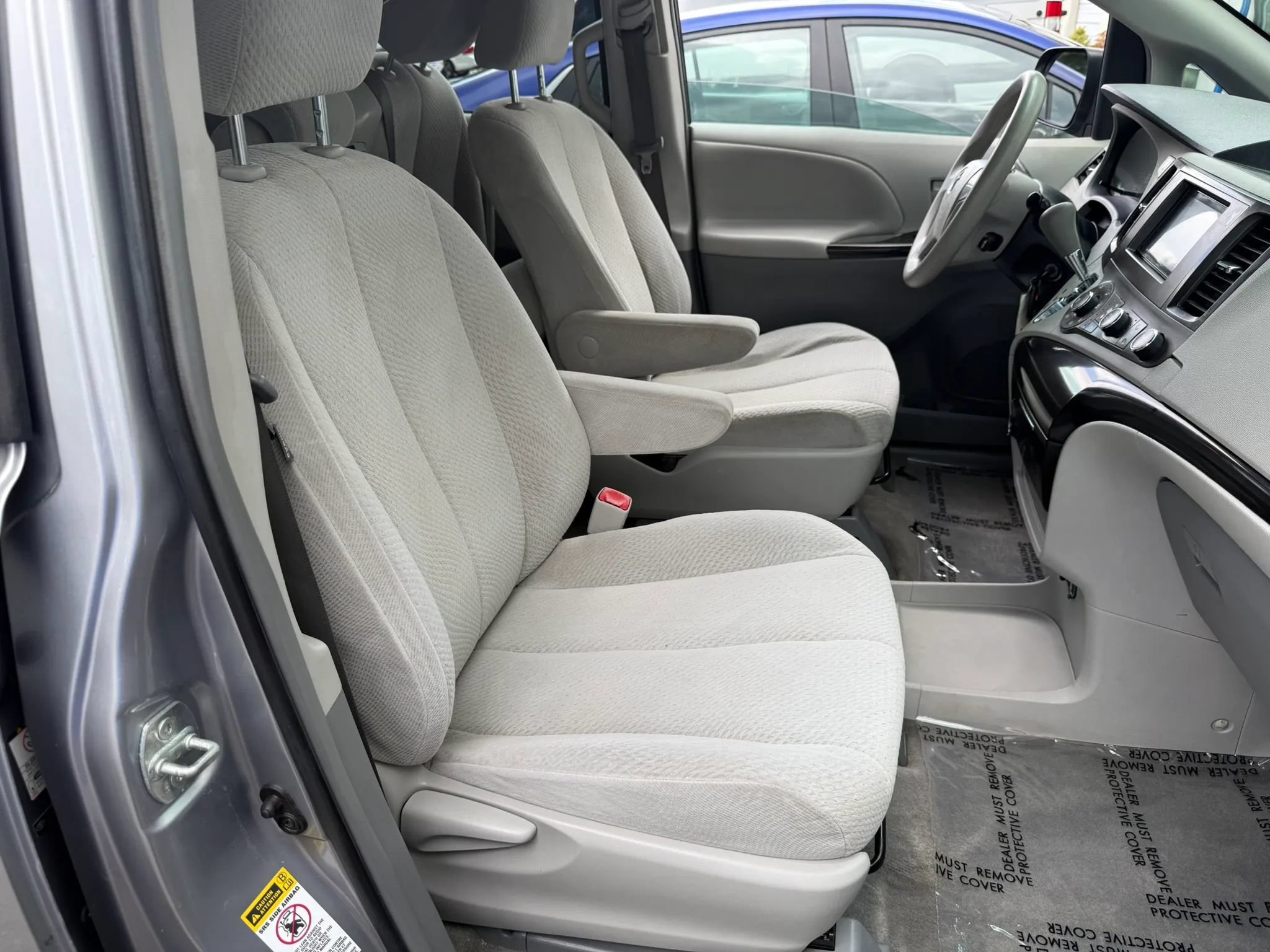 Used 2012 Toyota Sienna LE FWD image 19