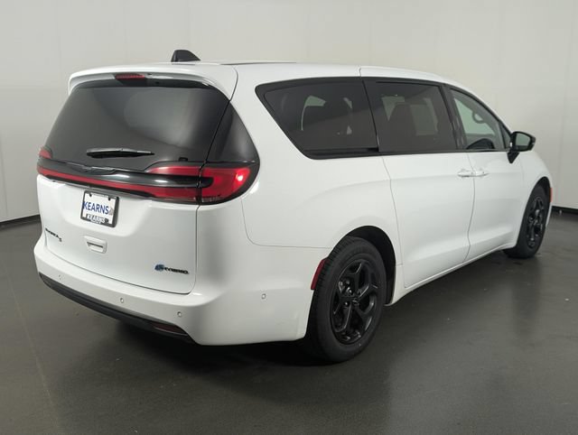 Used 2024 Chrysler Pacifica Limited FWD image 7