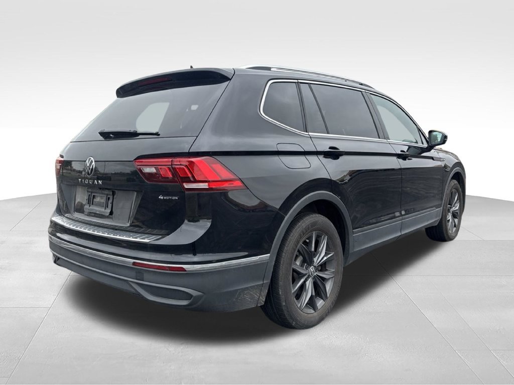 Used 2024 Volkswagen Tiguan SE w/ Panoramic Sunroof Package AWD/4WD image 5