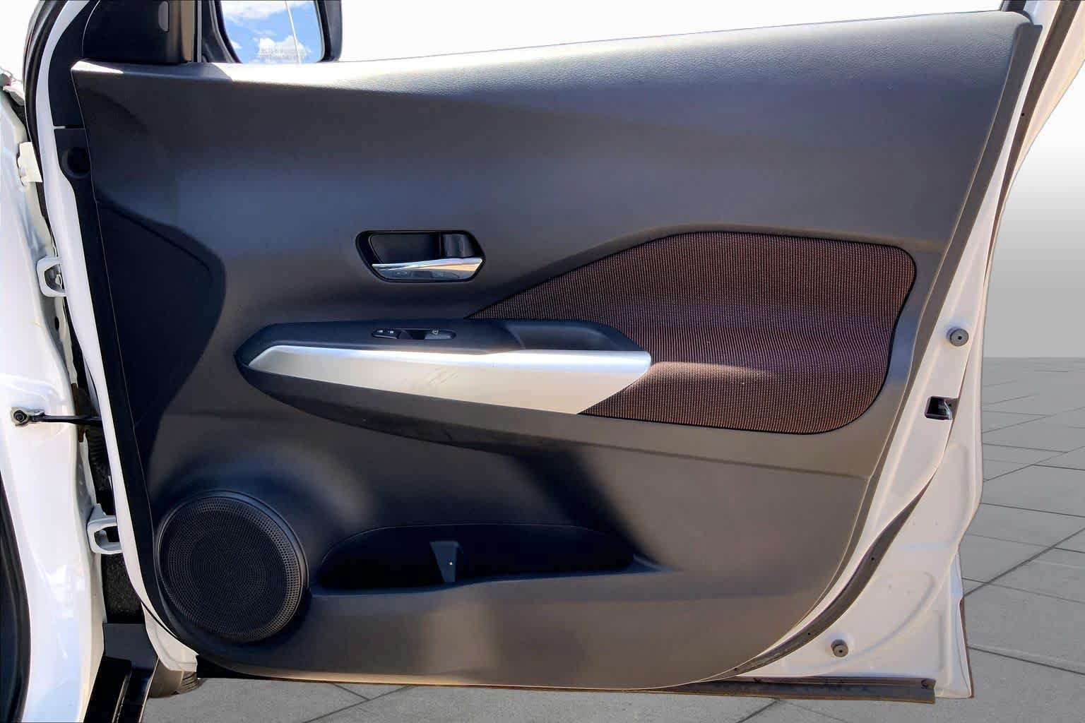Used 2019 Nissan Kicks SR FWD image 23