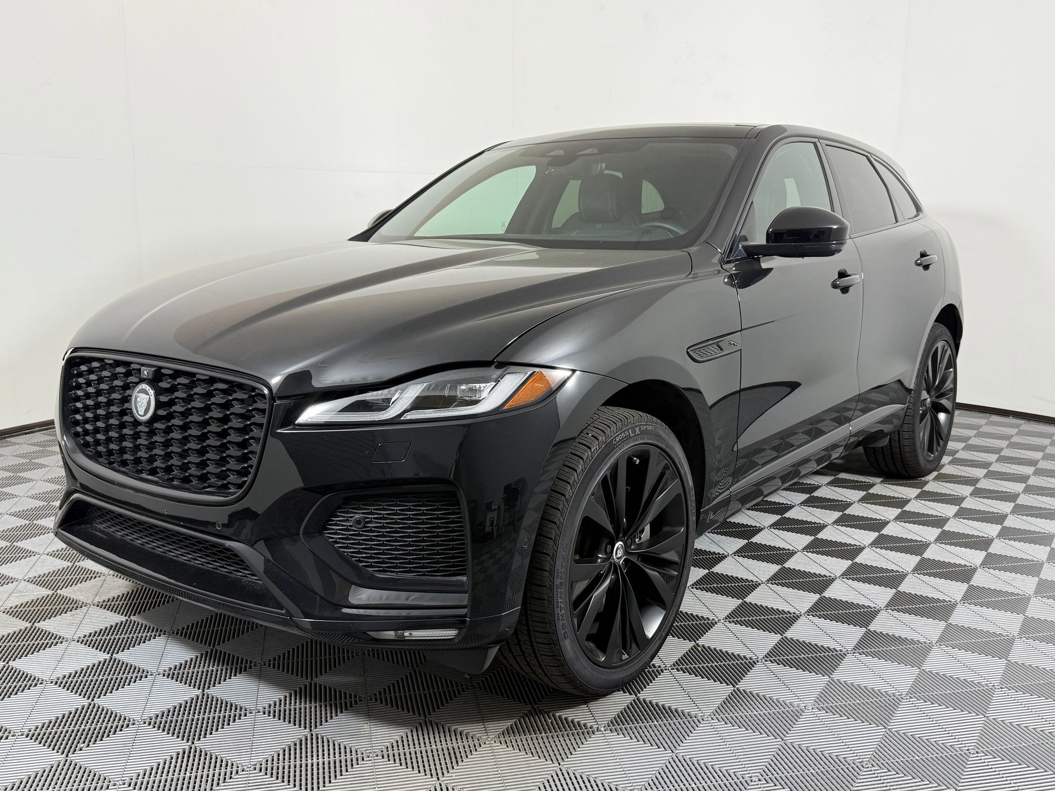 Used 2026 Jaguar F-PACE R-Dynamic S AWD/4WD image 1