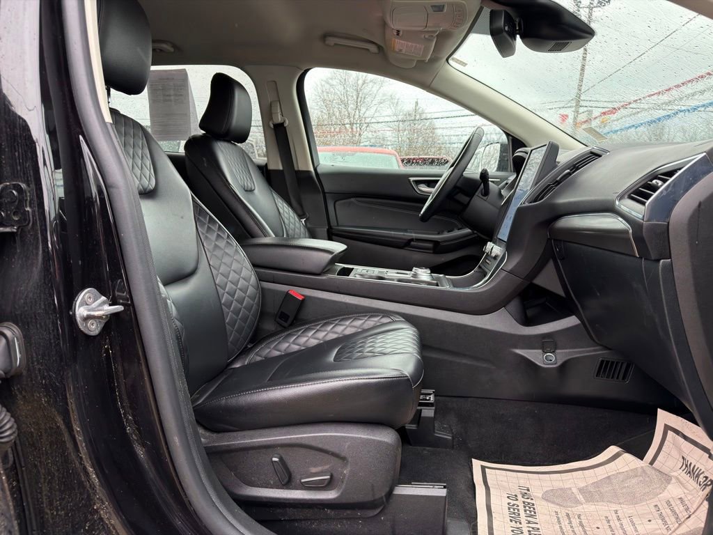 Used 2024 Ford Edge Titanium image 10