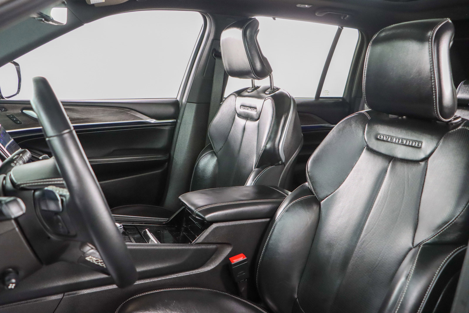 Used 2022 Jeep Grand Cherokee Overland w/ Advanced Protech Group III image 26