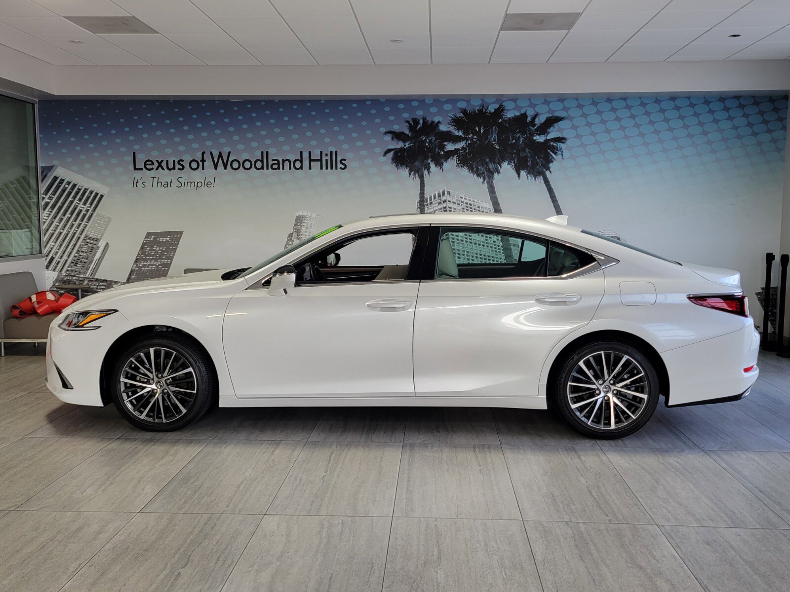 Certified 2024 Lexus ES 350 w/ Premium Package image 2