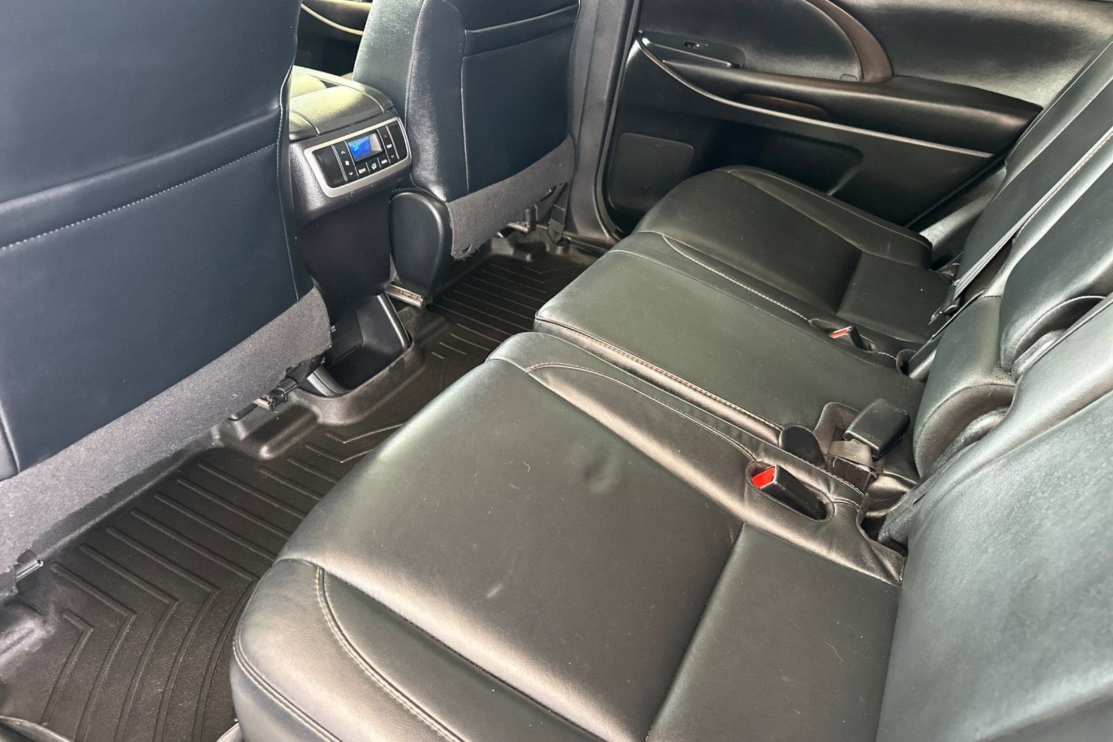 Used 2017 Toyota Highlander XLE image 12