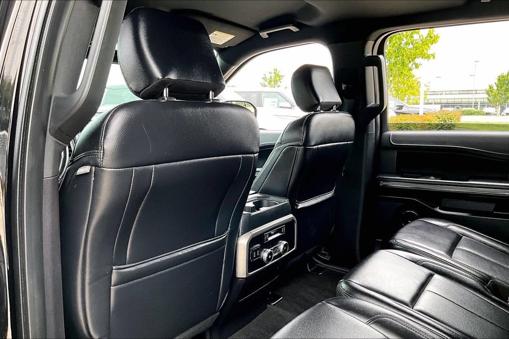 Used 2019 Ford Expedition XLT w/ Equipment Group 201A AWD/4WD image 30