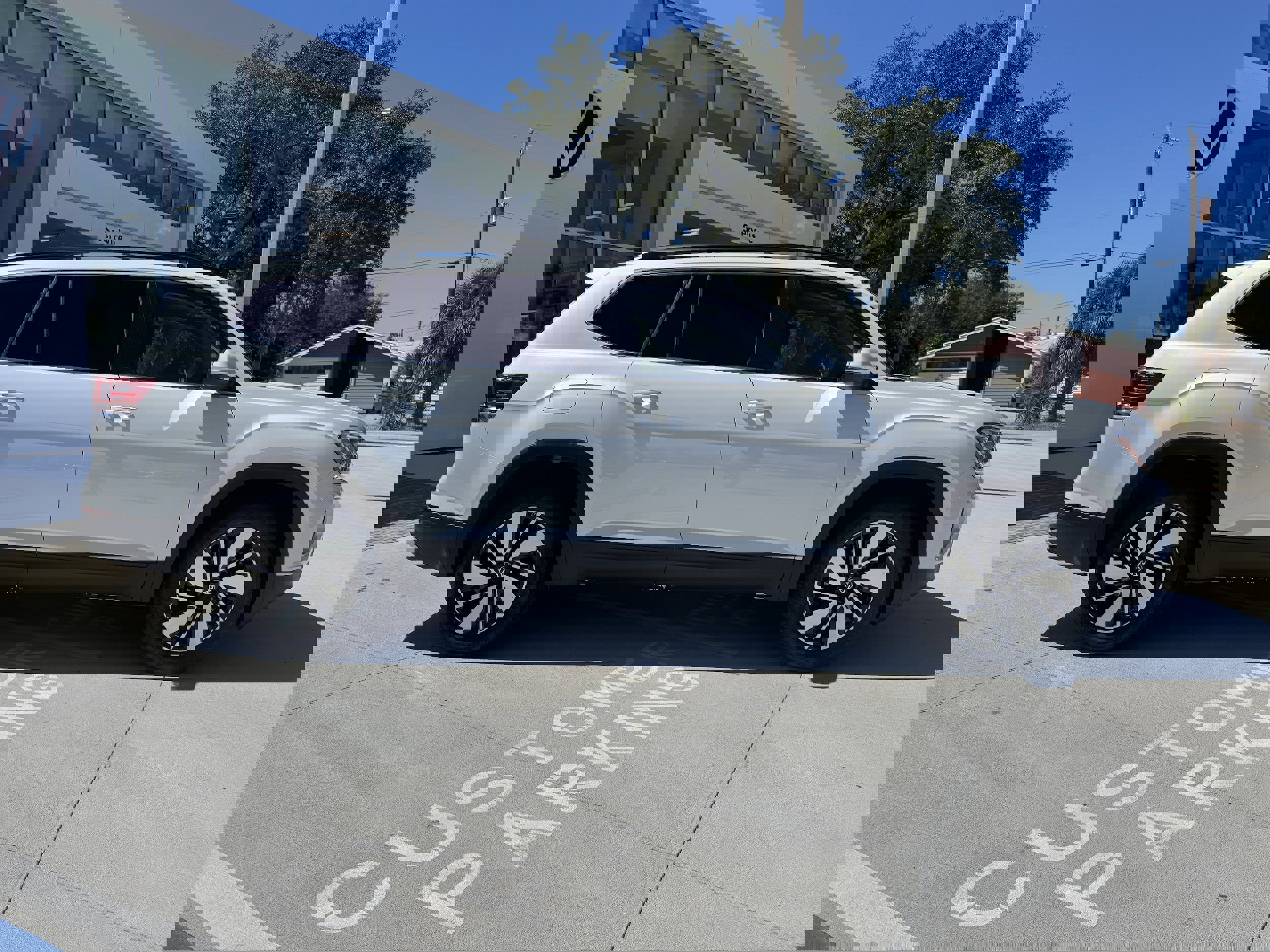 New 2026 Volkswagen Atlas SE image 2