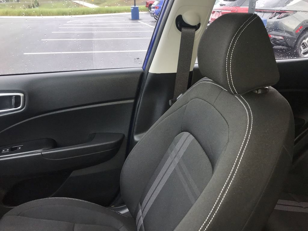 Used 2024 Hyundai Venue SEL image 23