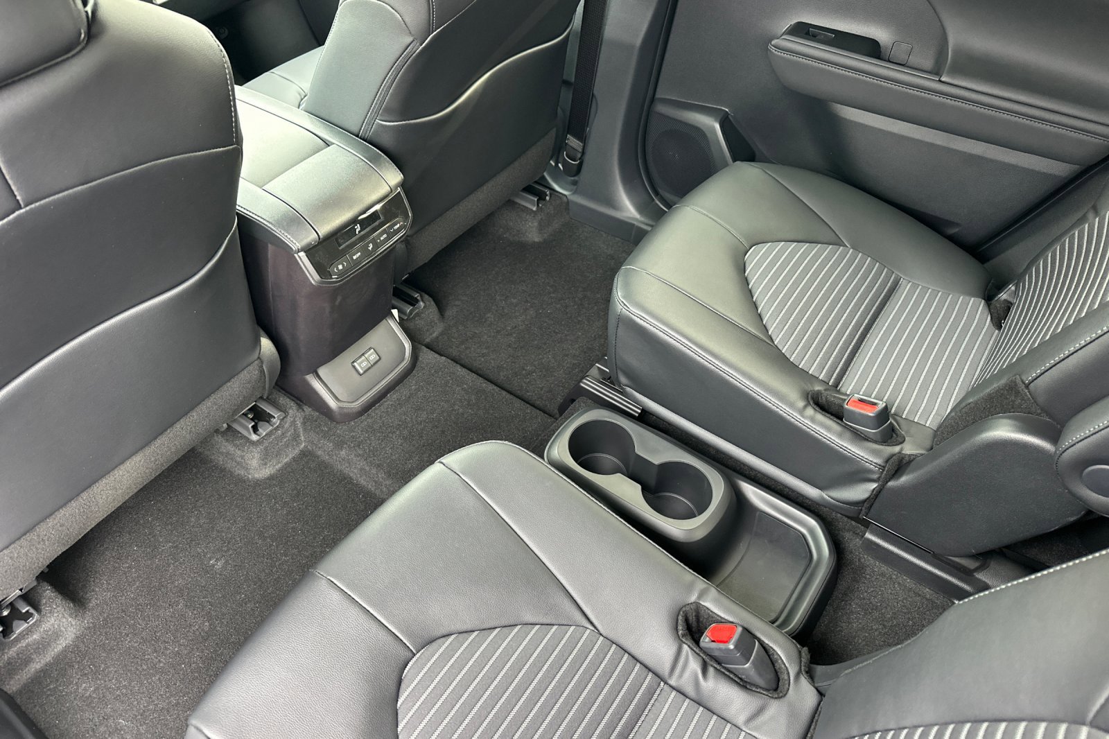 New 2026 Toyota Highlander XSE image 10