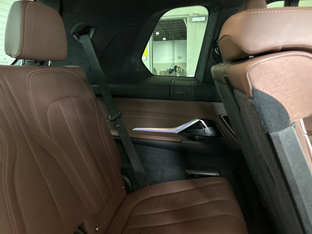 Used 2022 BMW X7 M50i w/ Dynamic Handling Package image 40