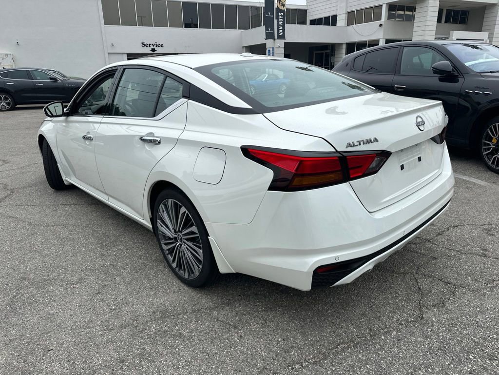 Used 2025 Nissan Altima 2.5 SL FWD image 4