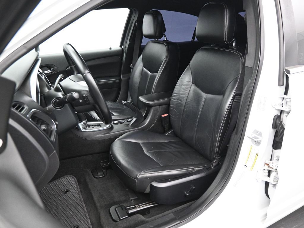 Used 2014 Chrysler 200 Limited image 10