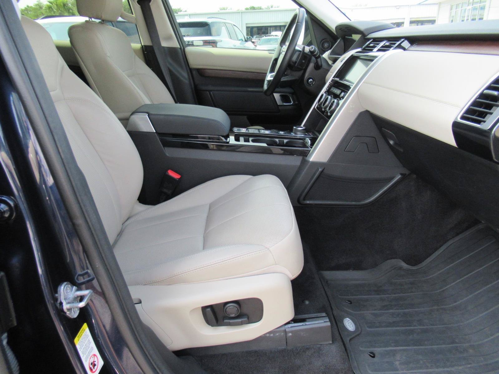 Used 2018 Land Rover Discovery HSE AWD/4WD image 10