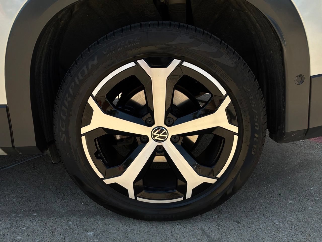 Used 2026 Volkswagen Tiguan SE FWD image 9