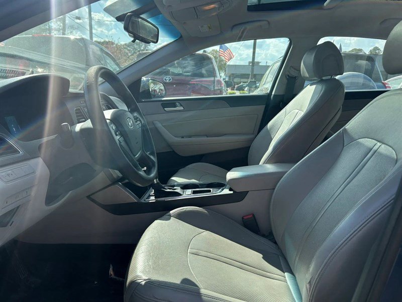 Used 2015 Hyundai Sonata SE w/ Option Group 02 FWD image 8