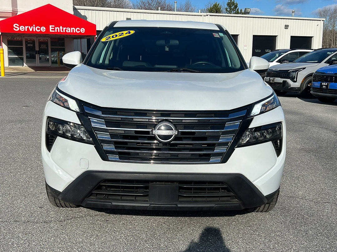 Used 2024 Nissan Rogue SV image 12