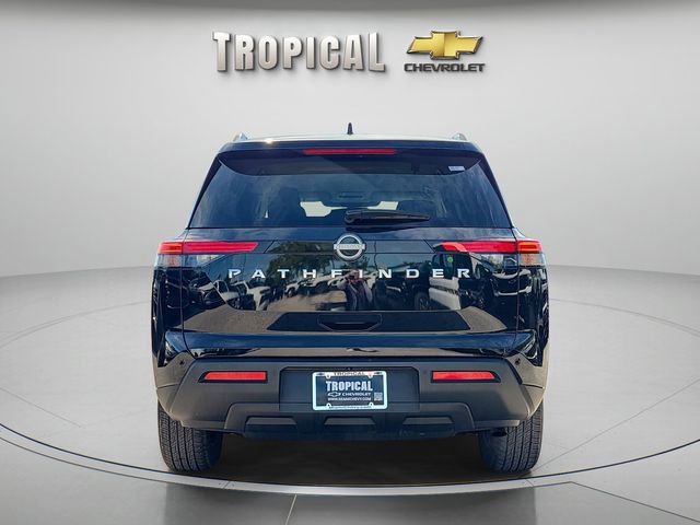 Used 2025 Nissan Pathfinder SV image 4