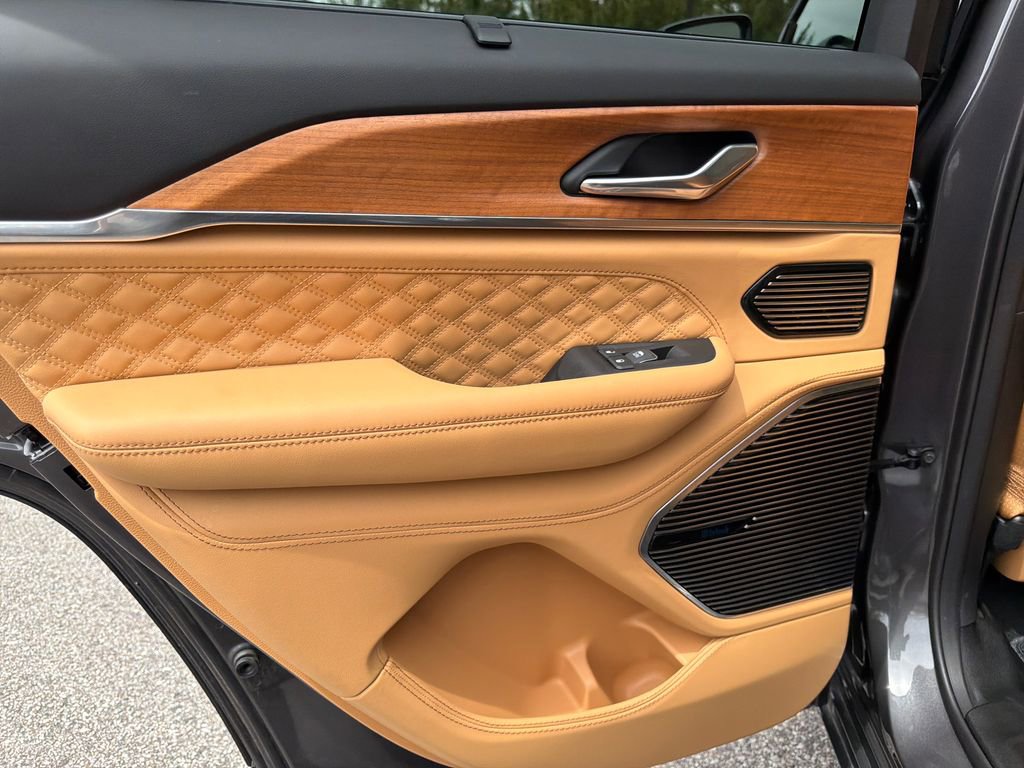 Used 2025 Jeep Grand Cherokee Summit image 49