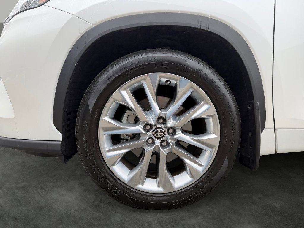 Used 2021 Toyota Highlander Limited AWD/4WD image 4