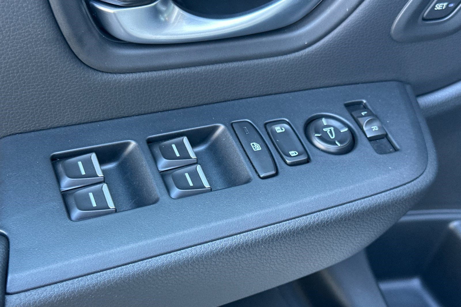 Used 2025 Honda Pilot EX-L image 13