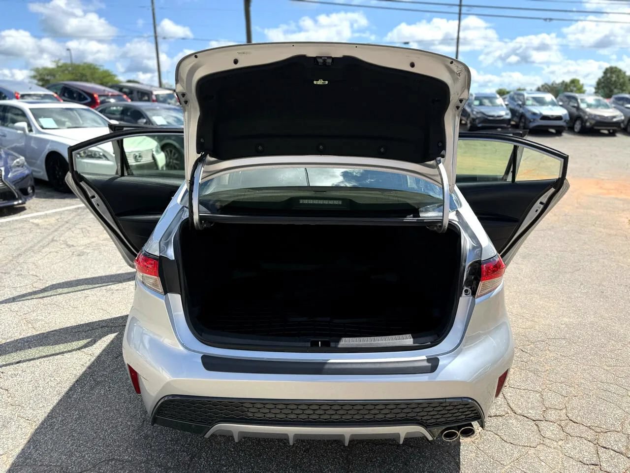 Used 2022 Toyota Corolla SE w/ SE Premium Package FWD image 32