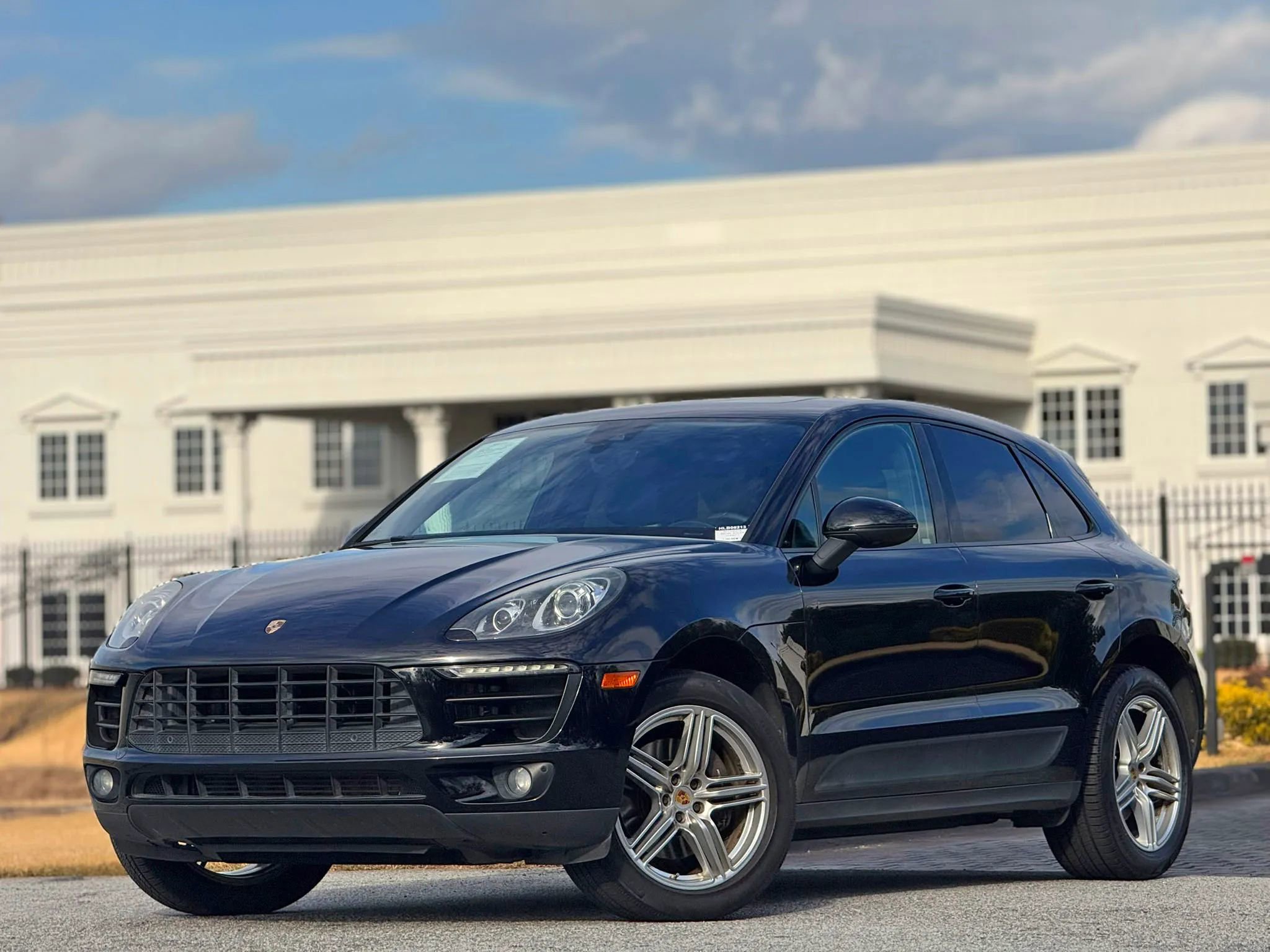 Used 2017 Porsche Macan AWD/4WD image 1