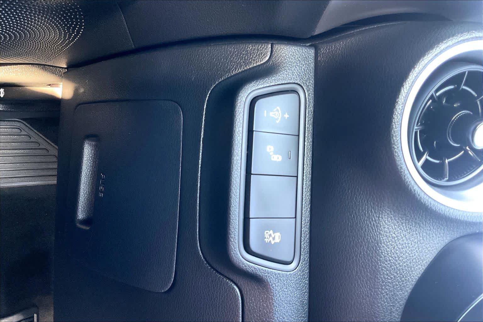 Used 2024 Kia Forte LXS w/ LXS Technology Package FWD image 30