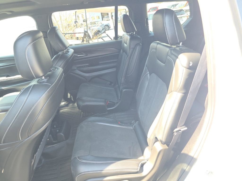 Used 2024 Jeep Grand Cherokee L Altitude image 26