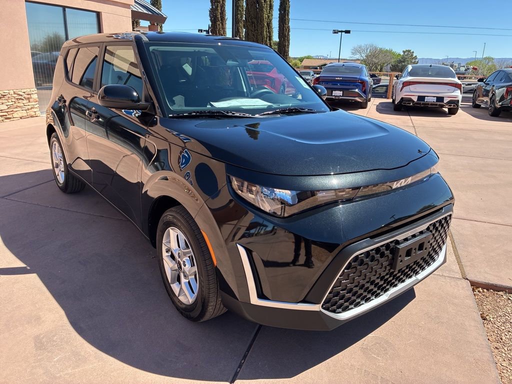 Certified 2025 Kia Soul LX FWD image 10