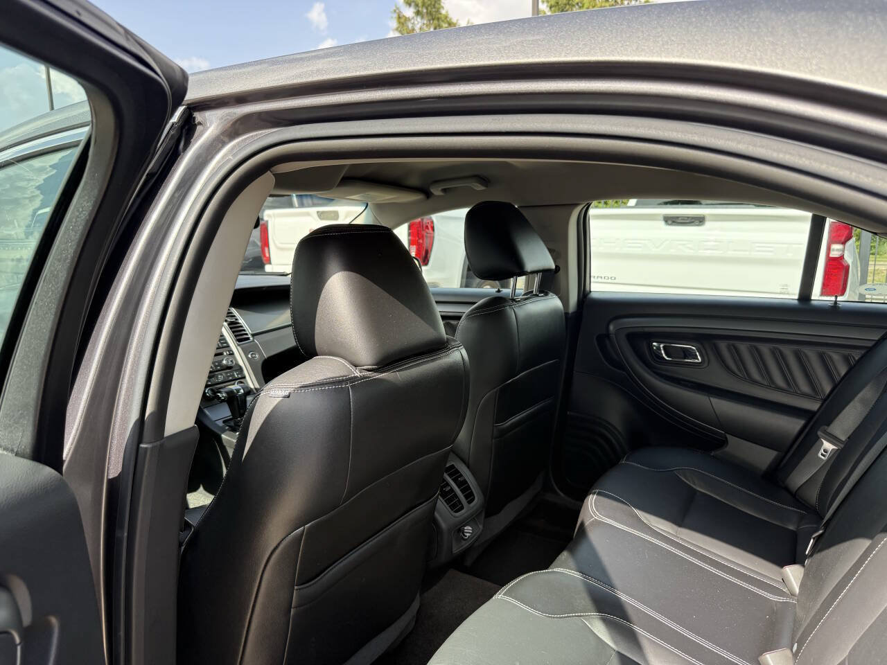 Used 2012 Ford Taurus SEL FWD image 12