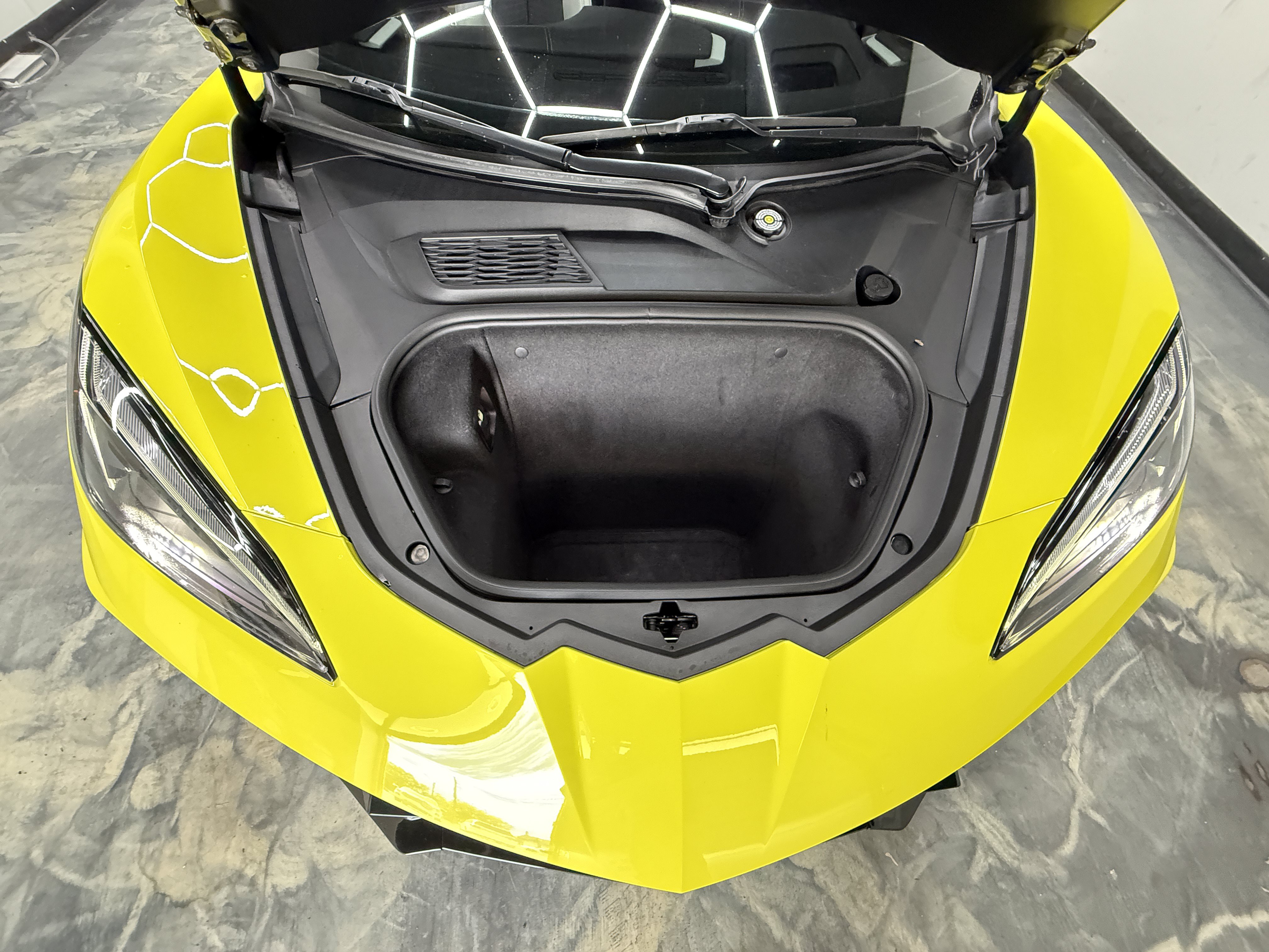 Used 2023 Chevrolet Corvette Stingray Preferred Cpe w/ Z51 Performance Package RWD image 36