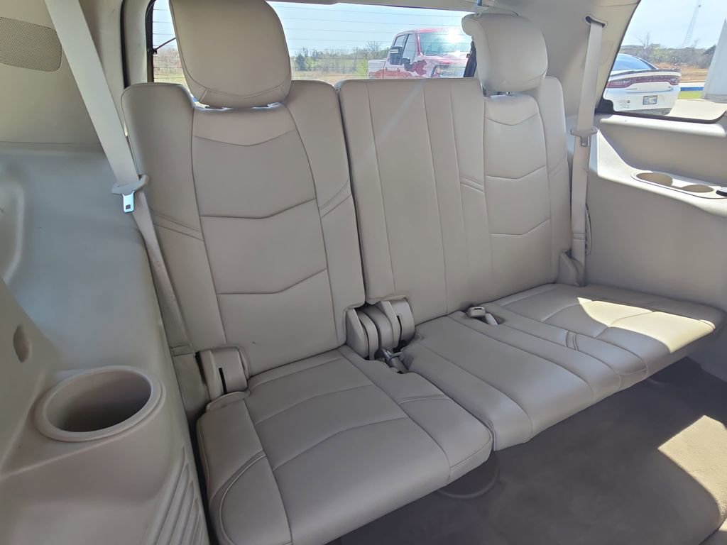 Used 2018 Cadillac Escalade Luxury RWD image 12
