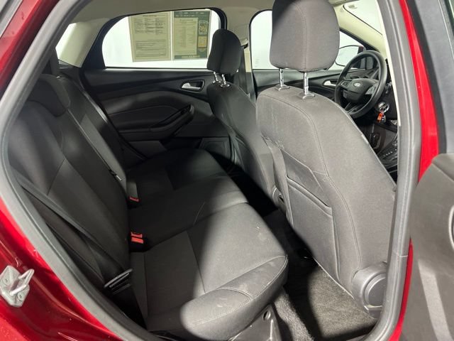 Used 2016 Ford Focus SE w/ SE Power Seat Package FWD image 12