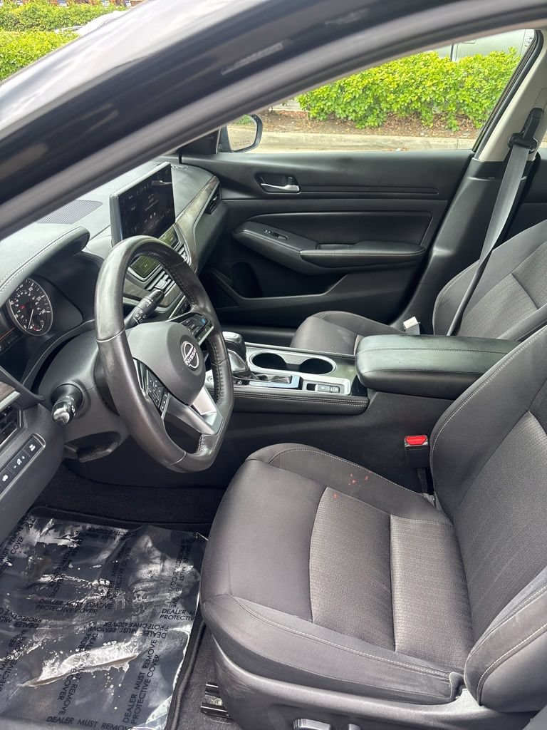 Used 2024 Nissan Altima 2.5 SV w/ SV Premium Package FWD image 11