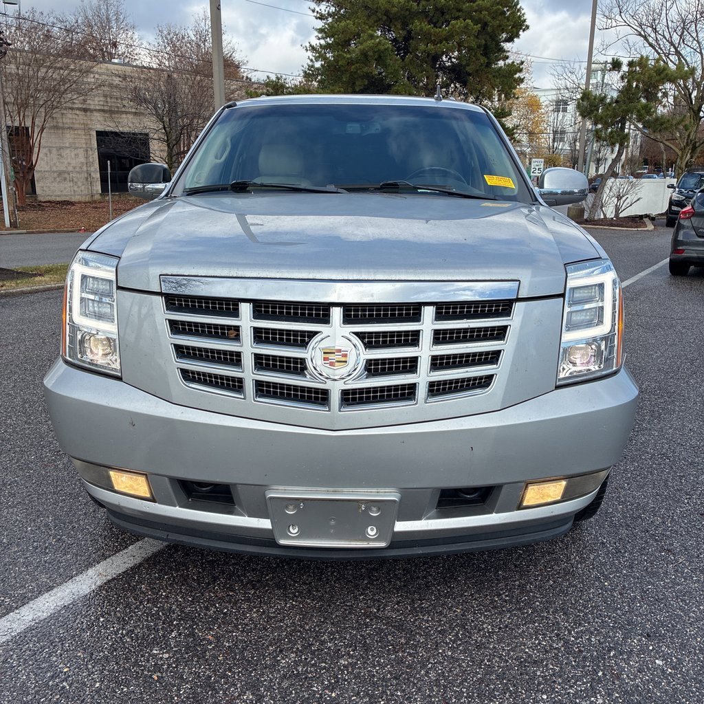 Used 2013 Cadillac Escalade Luxury image 3
