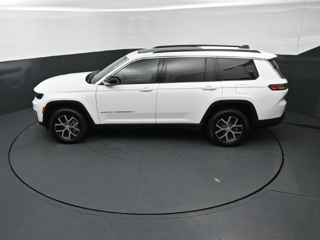 Used 2025 Jeep Grand Cherokee L Limited w/ Trailer Tow Package AWD/4WD image 15