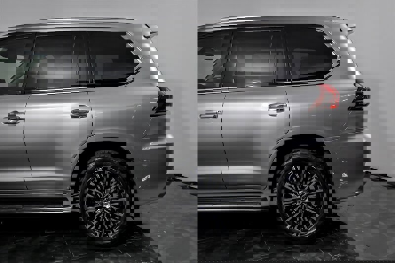 Used 2021 Lexus LX 570 4WD w/ Luxury Package image 7