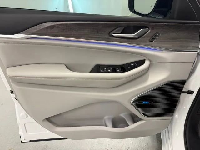 Used 2022 Jeep Grand Cherokee Overland image 14