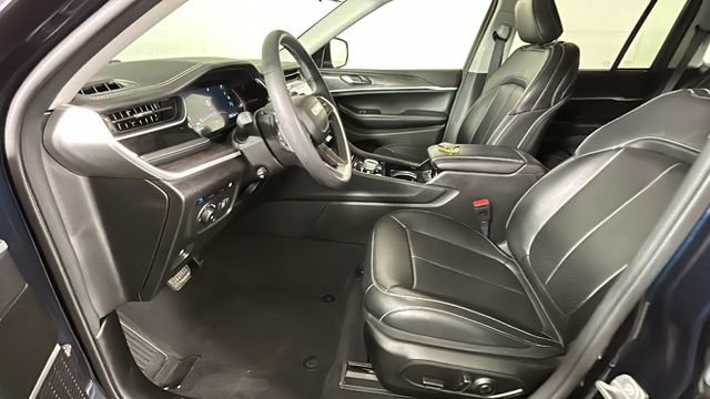 Used 2023 Jeep Grand Cherokee 30th Anniversary AWD/4WD image 12