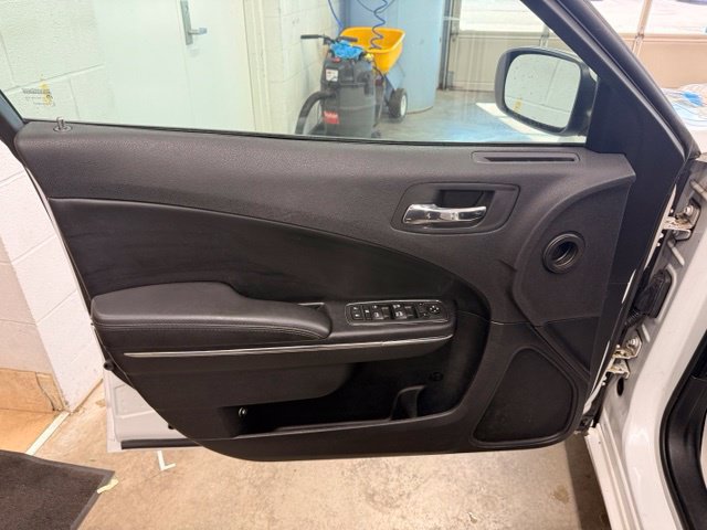 Used 2013 Dodge Charger SE RWD image 8