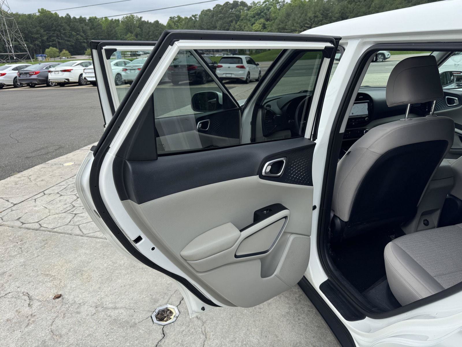 Used 2022 Kia Soul S FWD image 7