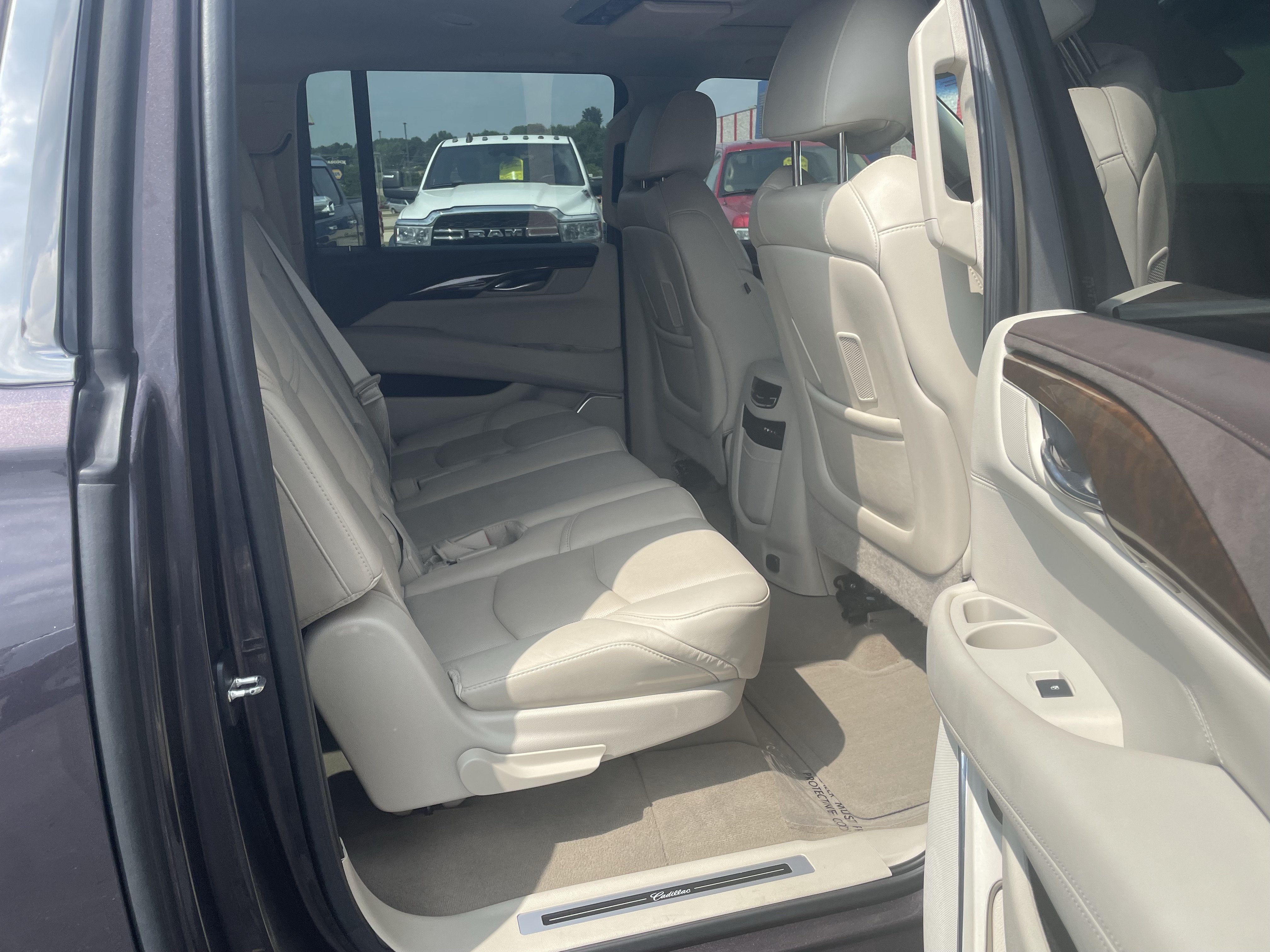 Used 2016 Cadillac Escalade ESV Premium AWD/4WD image 35
