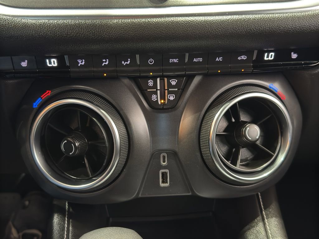 Used 2025 Chevrolet Blazer LT image 30