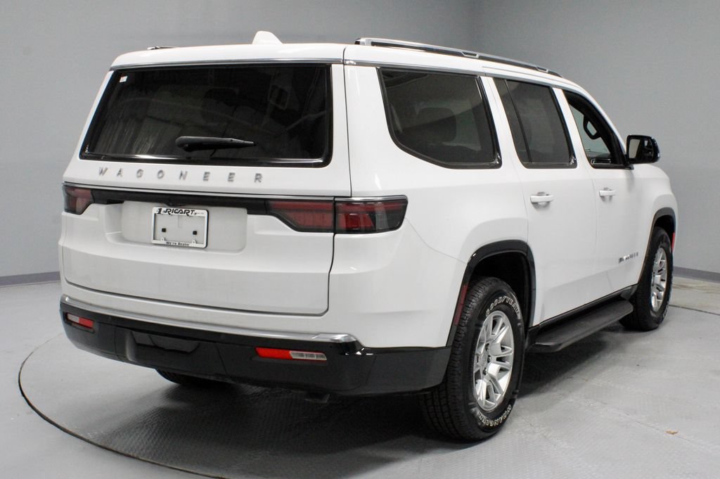 Used 2023 Jeep Wagoneer 2WD image 12