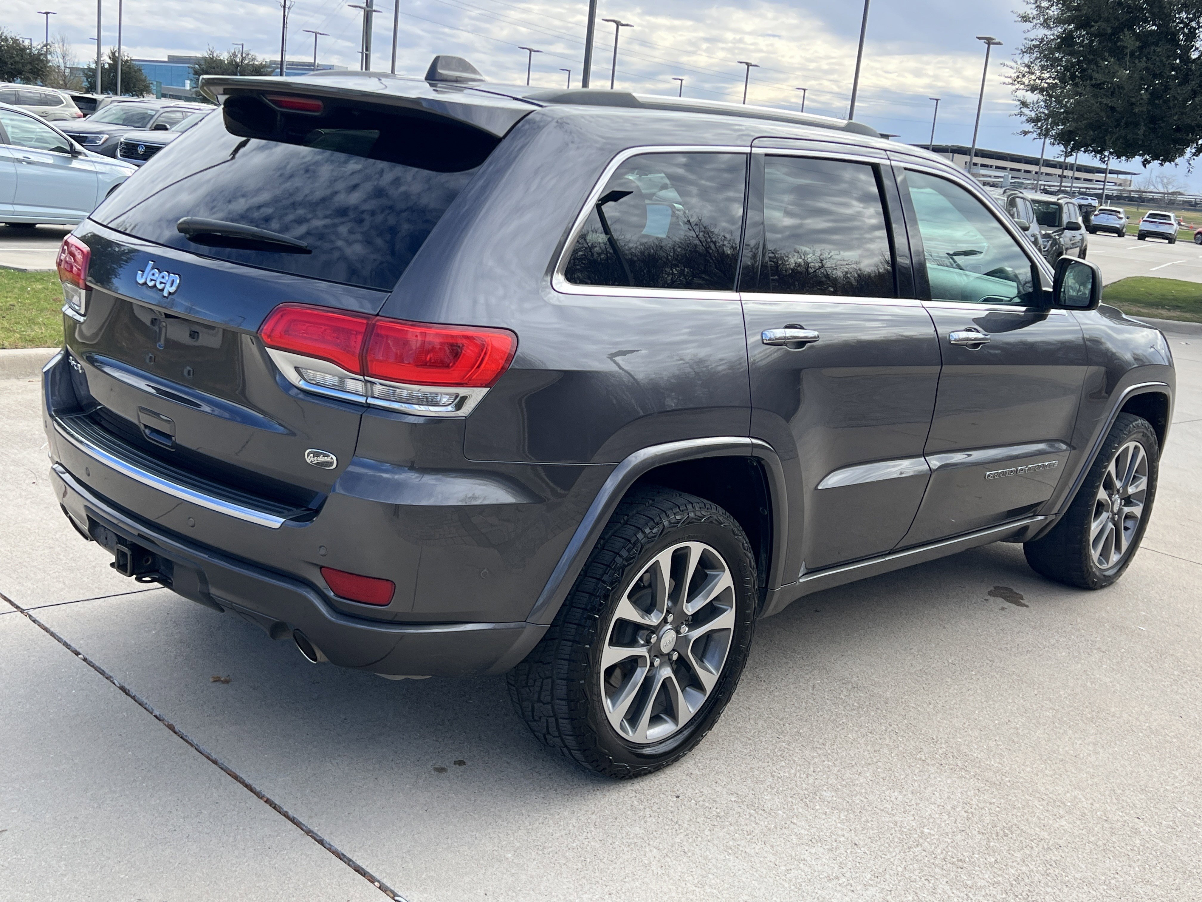 Used 2017 Jeep Grand Cherokee Overland w/ Jeep Active Safety Group image 10