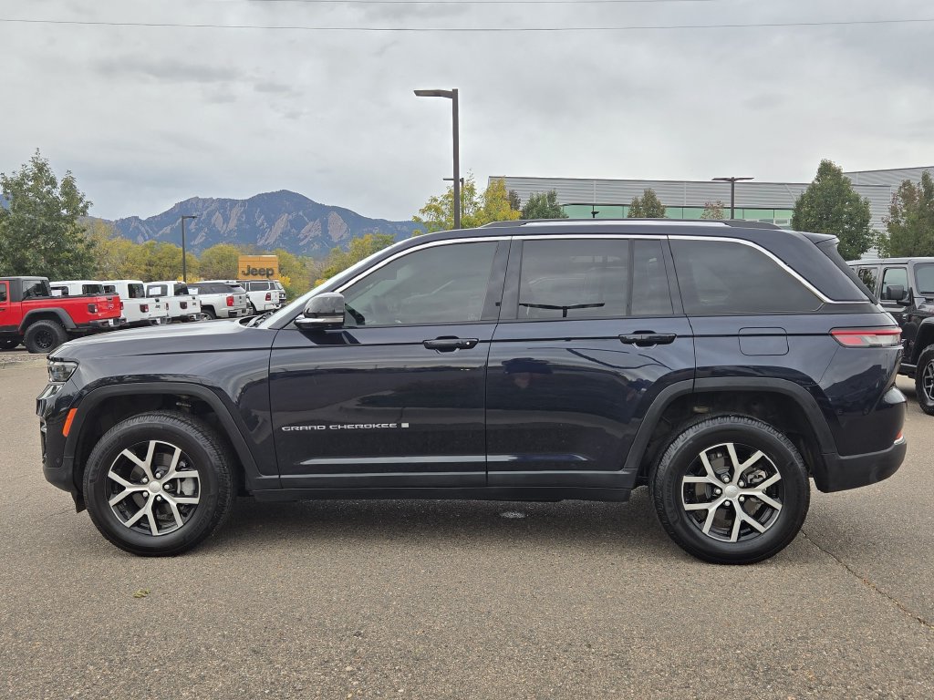 Used 2024 Jeep Grand Cherokee Limited w/ Luxury Tech Group II AWD/4WD image 8