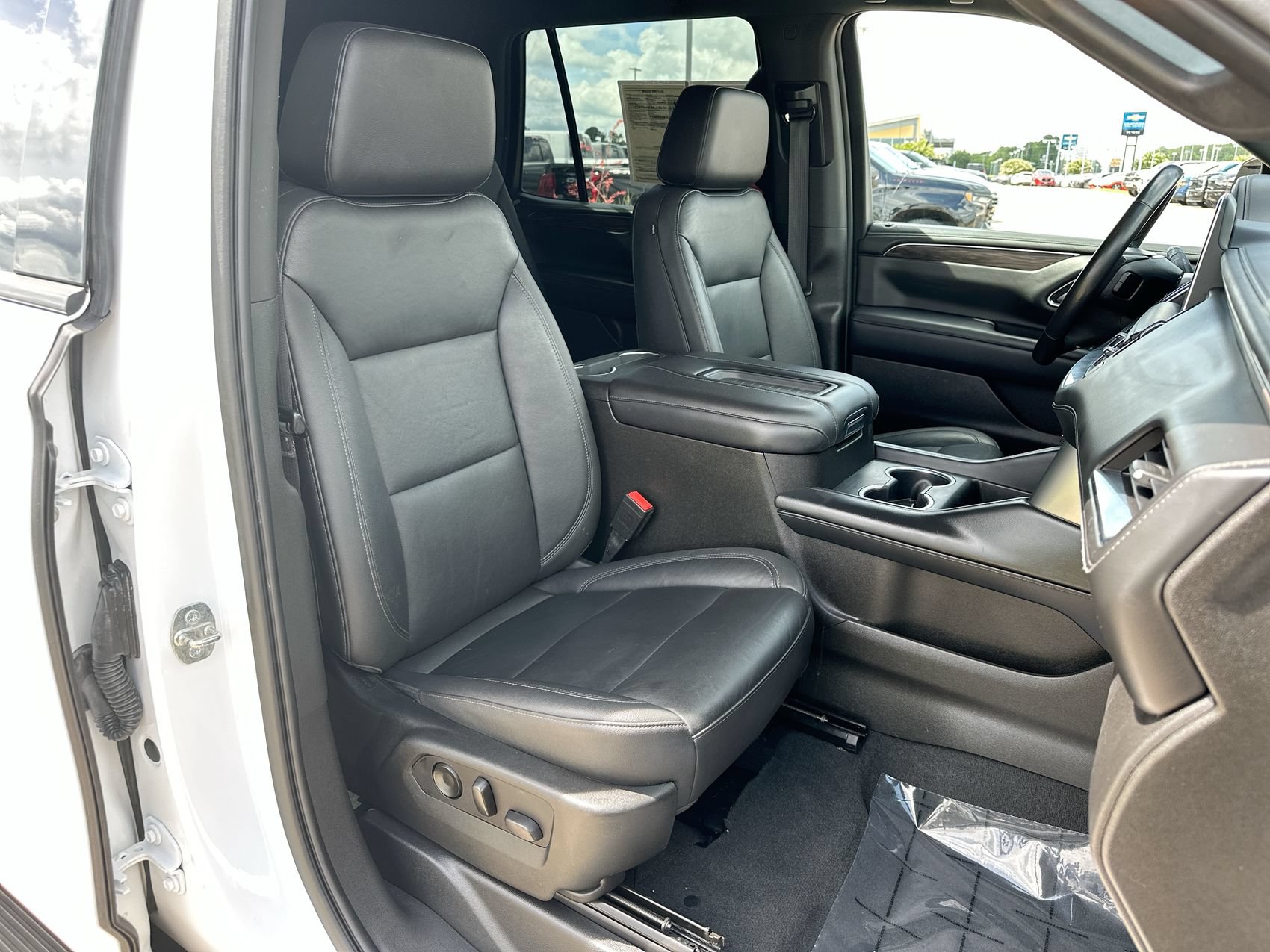Used 2021 Chevrolet Tahoe Z71 w/ Luxury Package AWD/4WD image 25