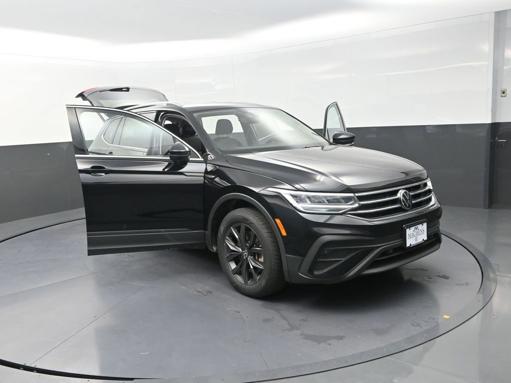 Used 2023 Volkswagen Tiguan SE FWD image 31