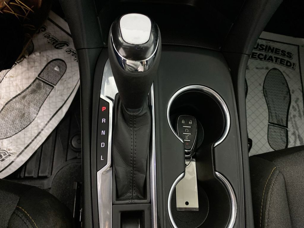 Used 2020 Chevrolet Equinox LT w/ Driver Convenience Package image 19