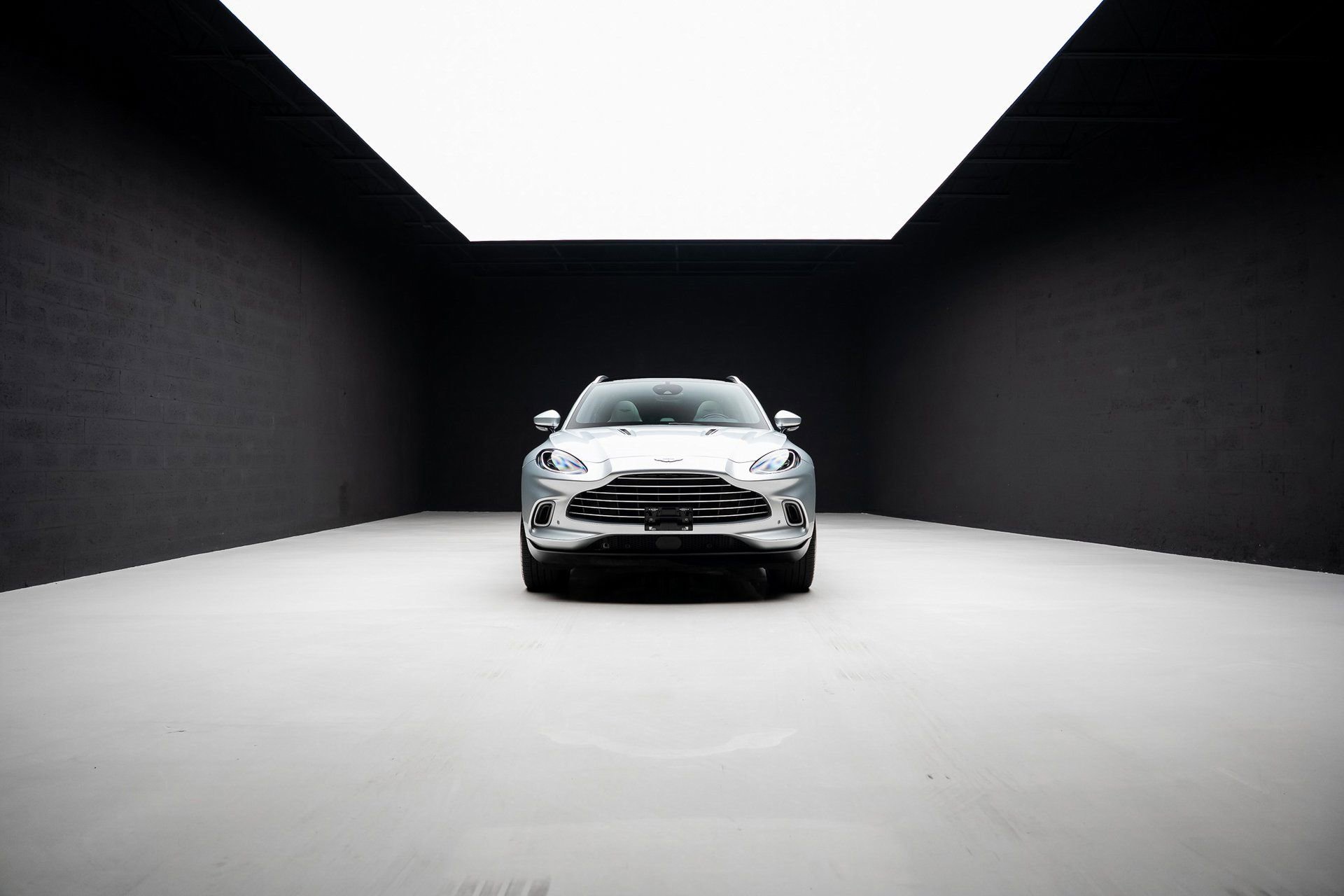 Used 2022 Aston Martin DBX image 88